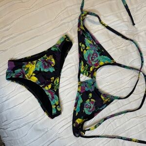 Fleo Bikini Small bottoms and medium top